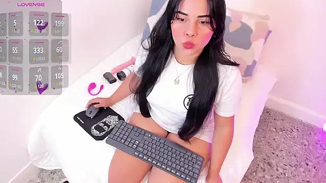 Freechat yunna7 on StripChat