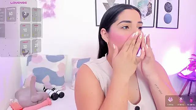 Freechat yunna7 on StripChat